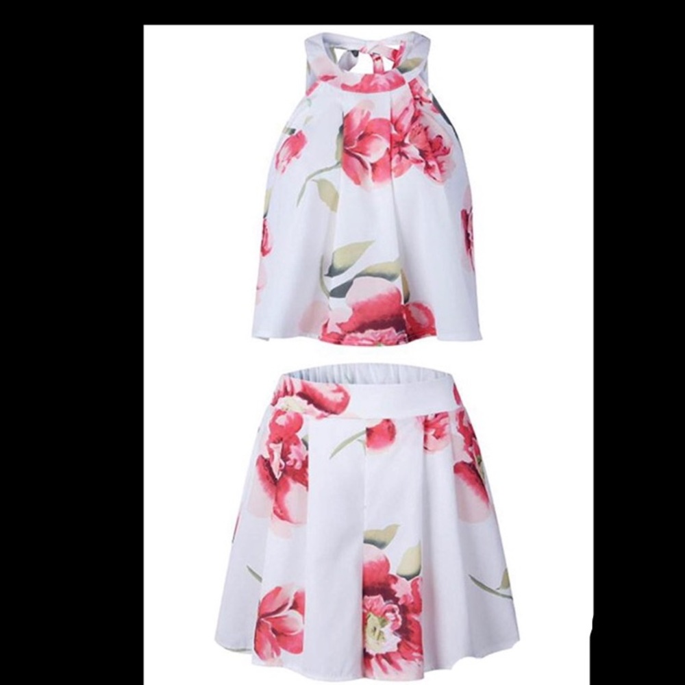 💖 NWOT 2 piece floral halter top outfit💖